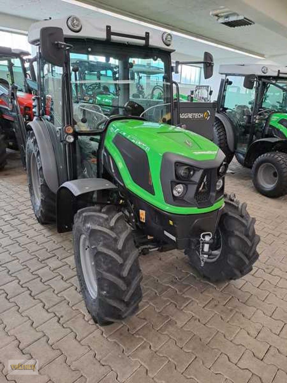 Traktor des Typs Deutz-Fahr 3050, Neumaschine in Büchlberg (Bild 1)