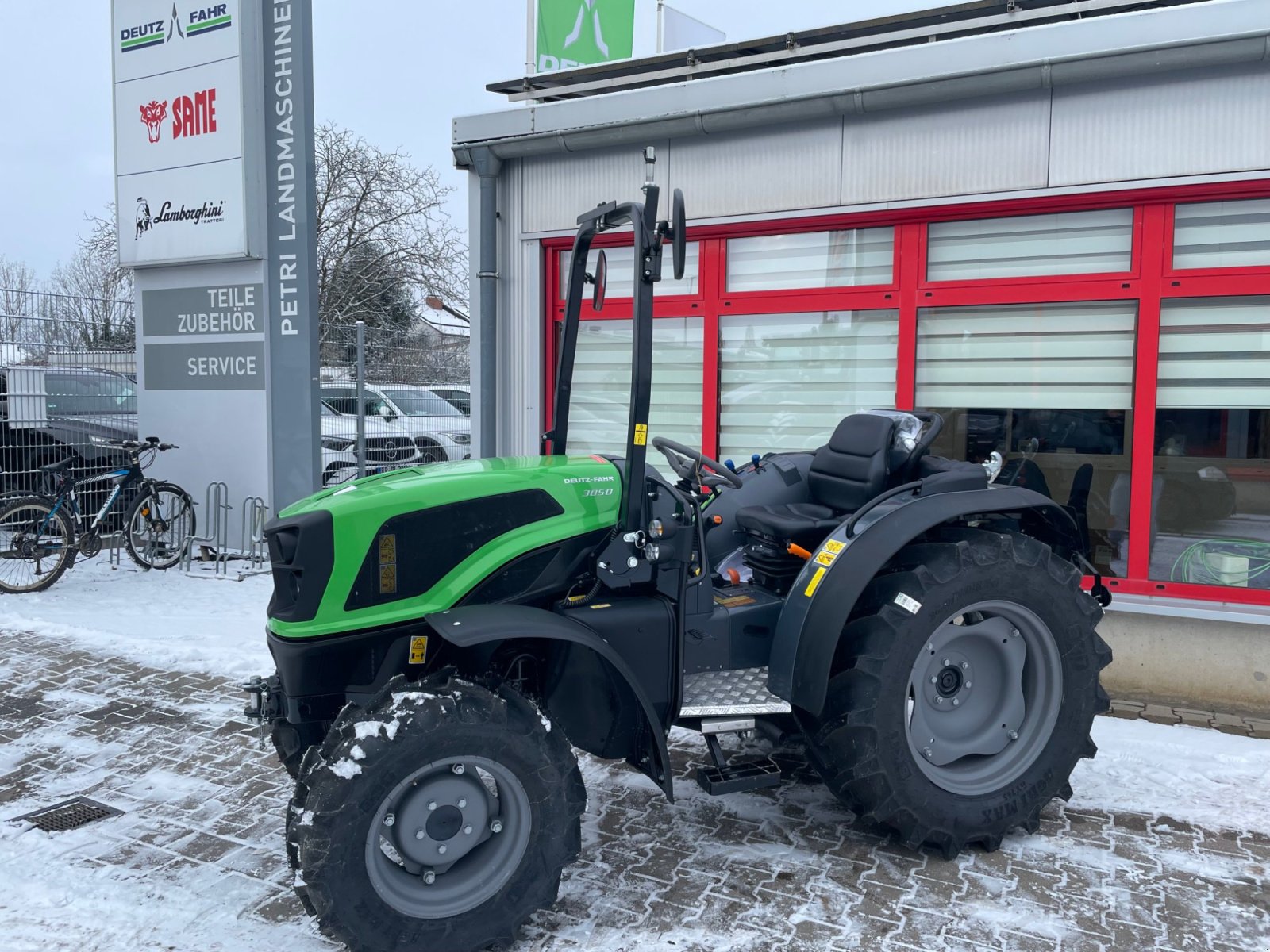 Traktor des Typs Deutz-Fahr 3050, Neumaschine in Dannstadt-Schauernheim (Bild 1)