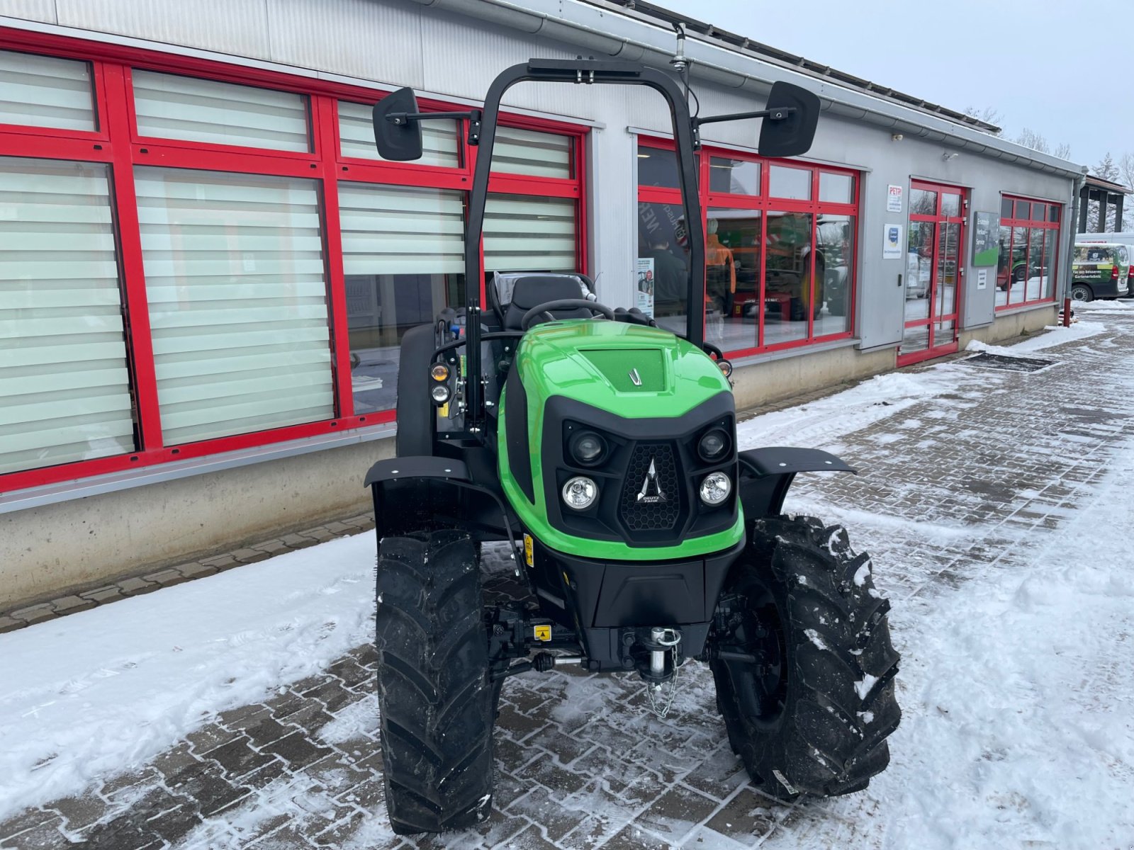 Traktor des Typs Deutz-Fahr 3050, Neumaschine in Dannstadt-Schauernheim (Bild 2)