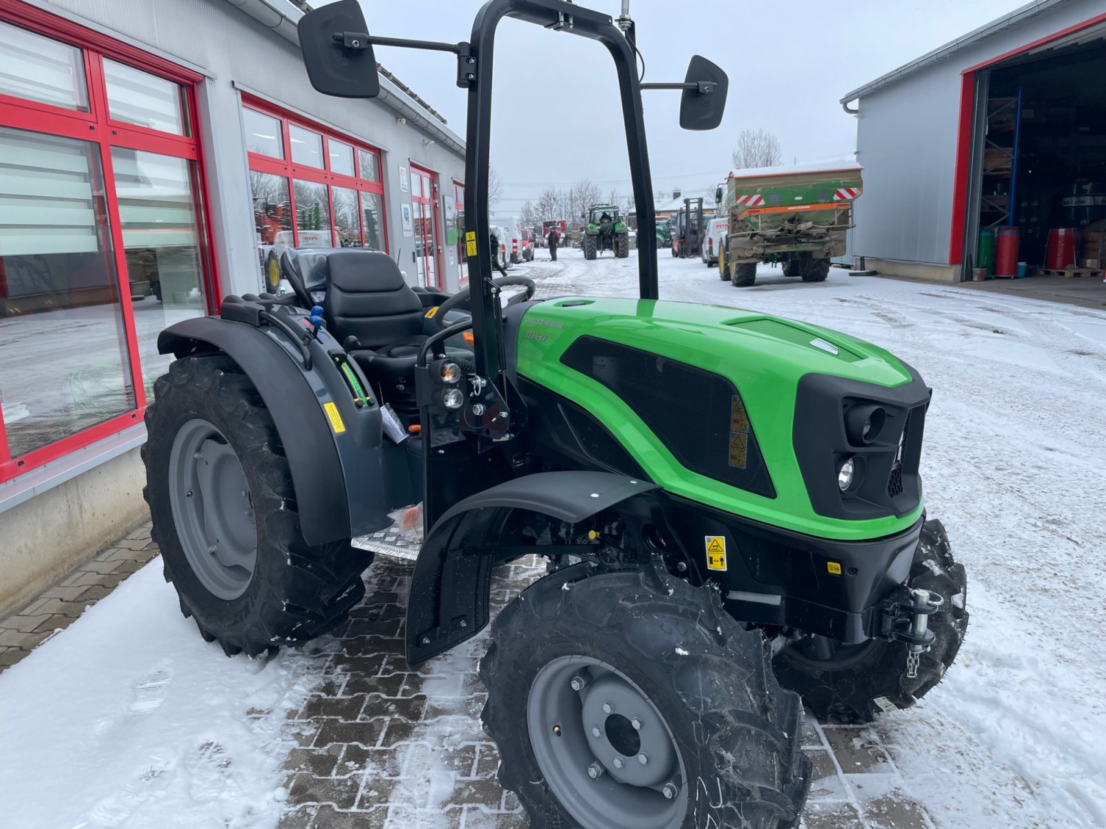 Traktor des Typs Deutz-Fahr 3050, Neumaschine in Dannstadt-Schauernheim (Bild 3)