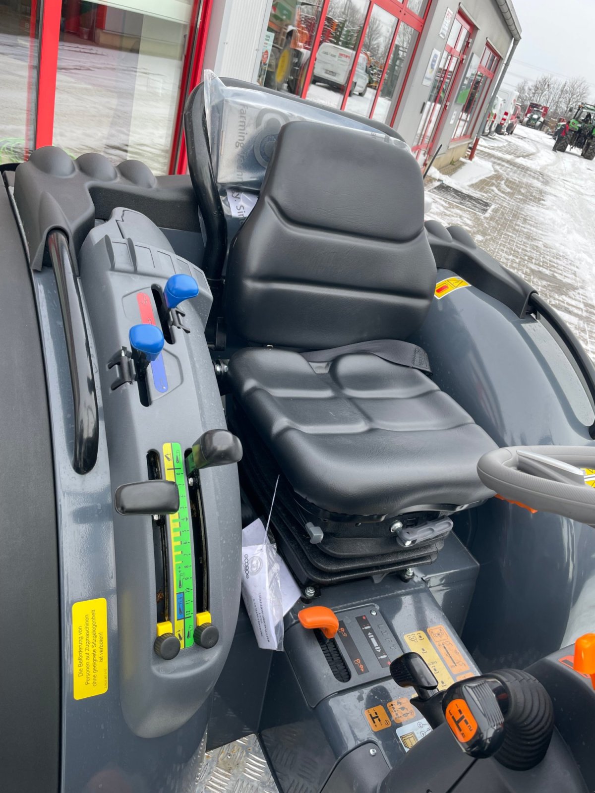 Traktor des Typs Deutz-Fahr 3050, Neumaschine in Dannstadt-Schauernheim (Bild 4)