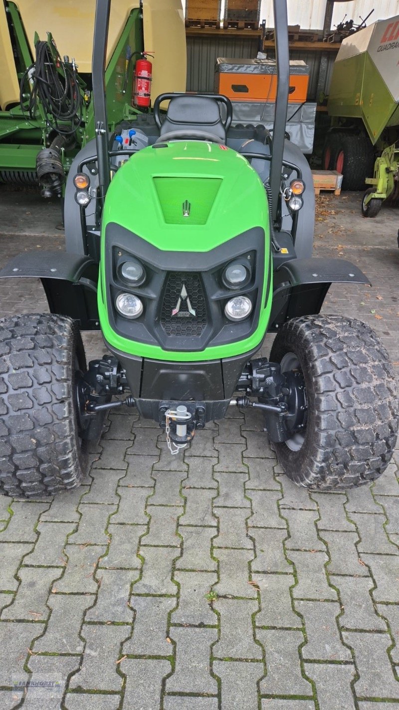 Traktor of the type Deutz-Fahr 3060 VAR. A, Neumaschine in Wiefelstede-Spohle (Picture 2)