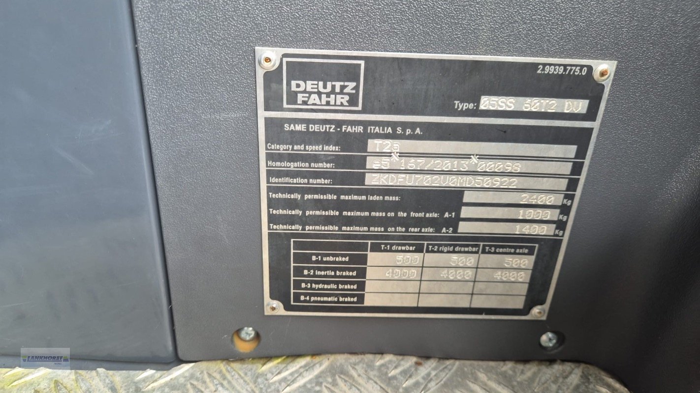 Traktor of the type Deutz-Fahr 3060 VAR. A, Neumaschine in Wiefelstede-Spohle (Picture 5)