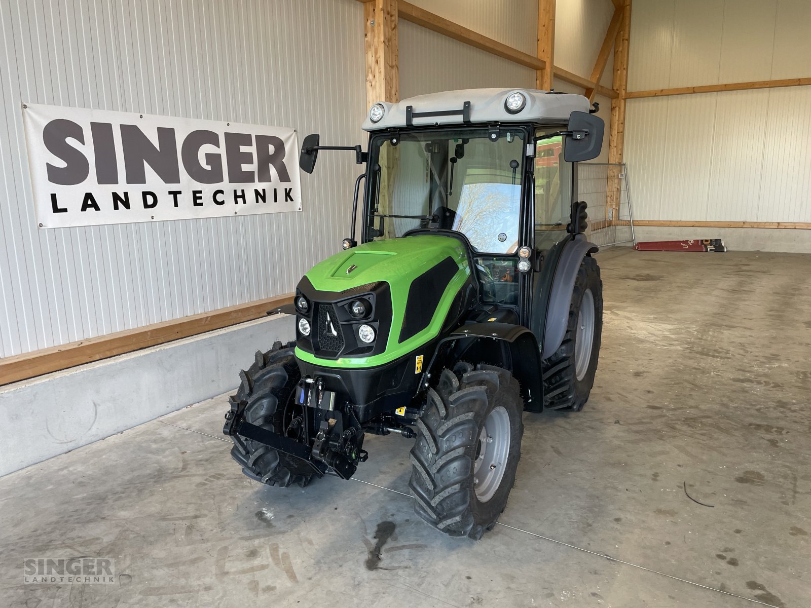 Traktor des Typs Deutz-Fahr 3060, Neumaschine in Ebenhofen (Bild 2)