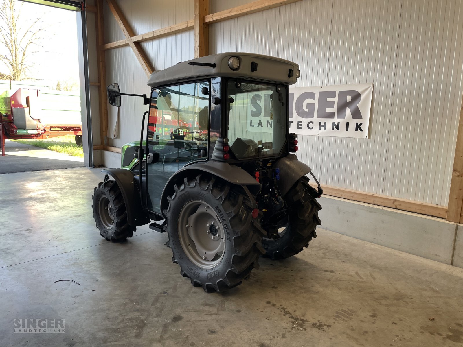 Traktor des Typs Deutz-Fahr 3060, Neumaschine in Ebenhofen (Bild 3)