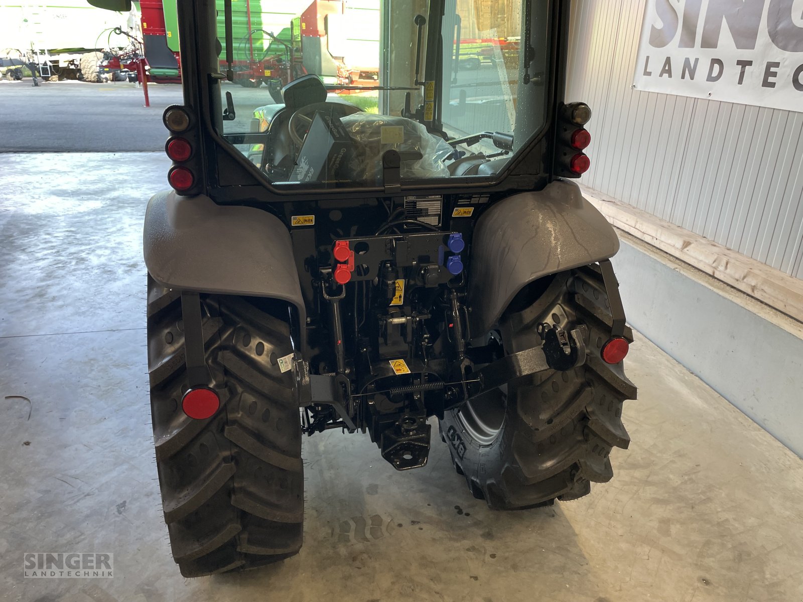 Traktor des Typs Deutz-Fahr 3060, Neumaschine in Ebenhofen (Bild 4)