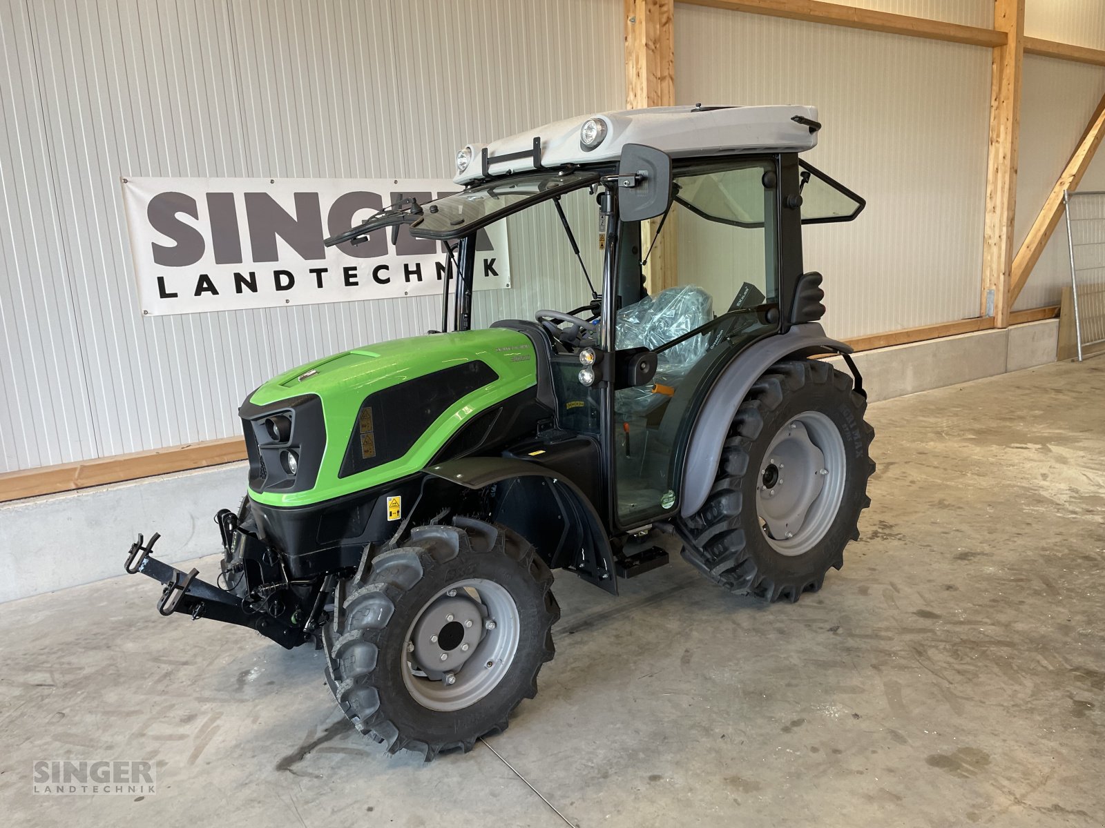 Traktor des Typs Deutz-Fahr 3060, Neumaschine in Ebenhofen (Bild 5)