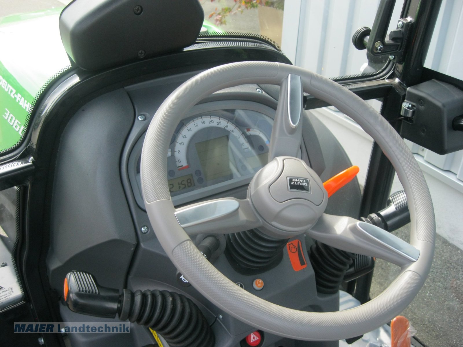 Traktor des Typs Deutz-Fahr 3060, Neumaschine in Dieterskirchen (Bild 10)