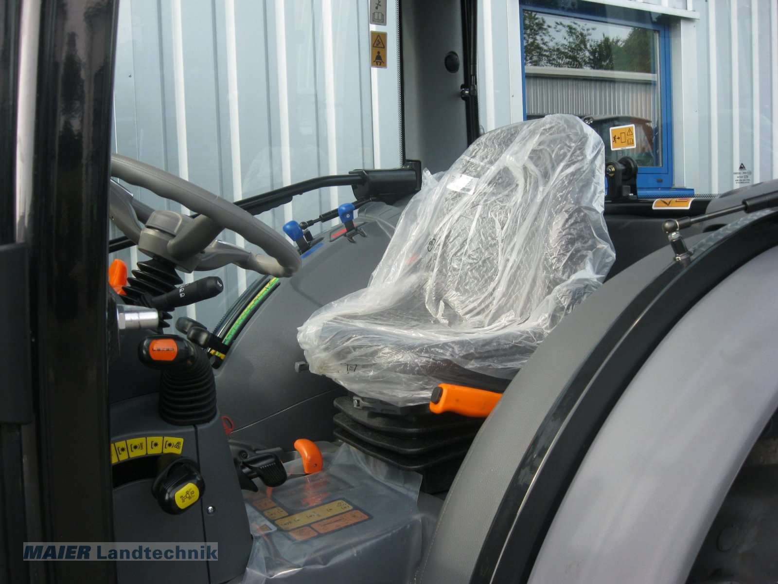 Traktor des Typs Deutz-Fahr 3060, Neumaschine in Dieterskirchen (Bild 11)