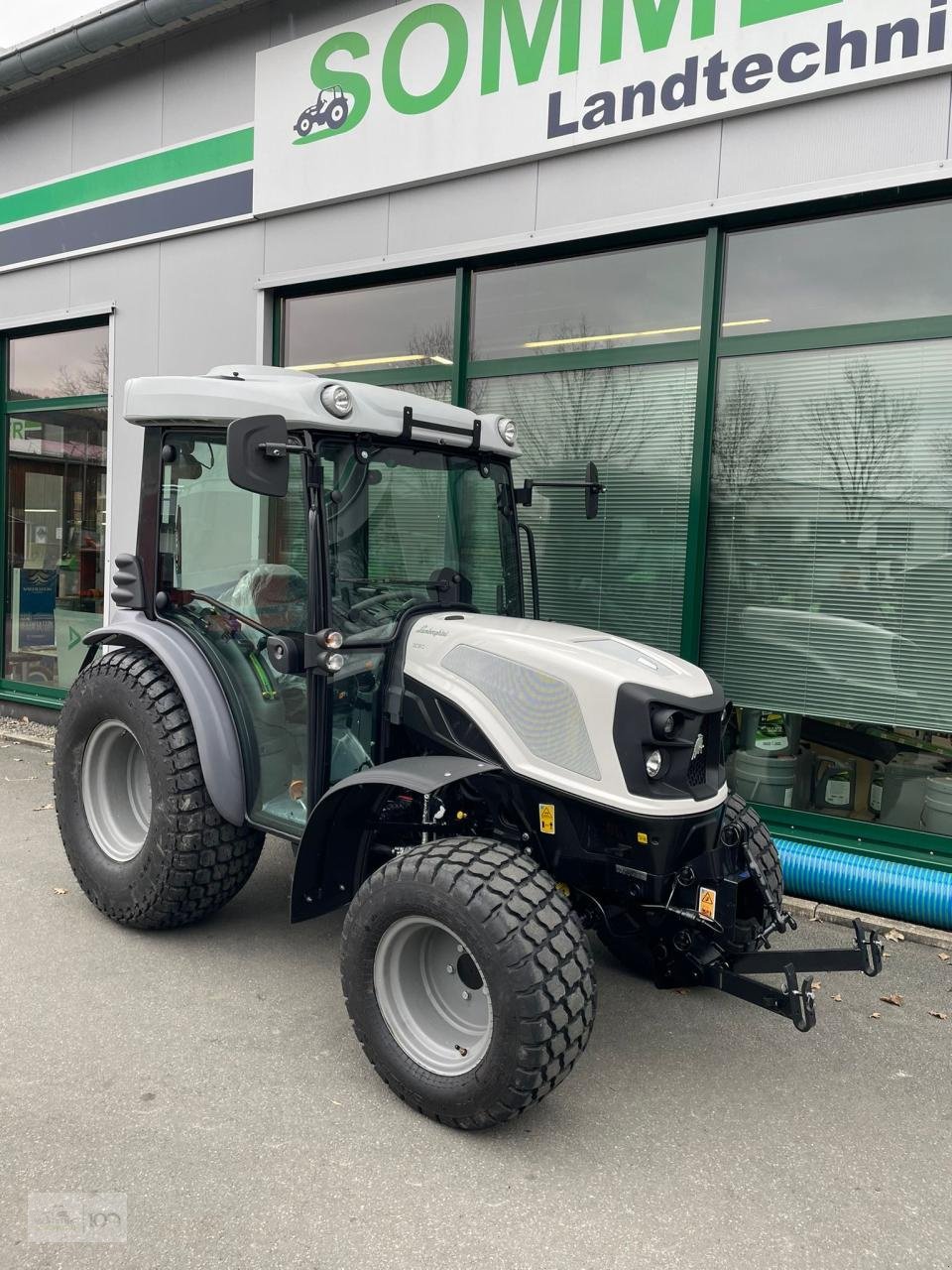 Traktor des Typs Deutz-Fahr 3060, Neumaschine in Eslohe–Bremke (Bild 6)