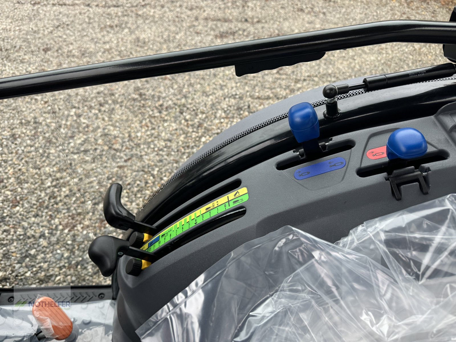 Traktor of the type Deutz-Fahr 3060, Neumaschine in Pforzen (Picture 14)