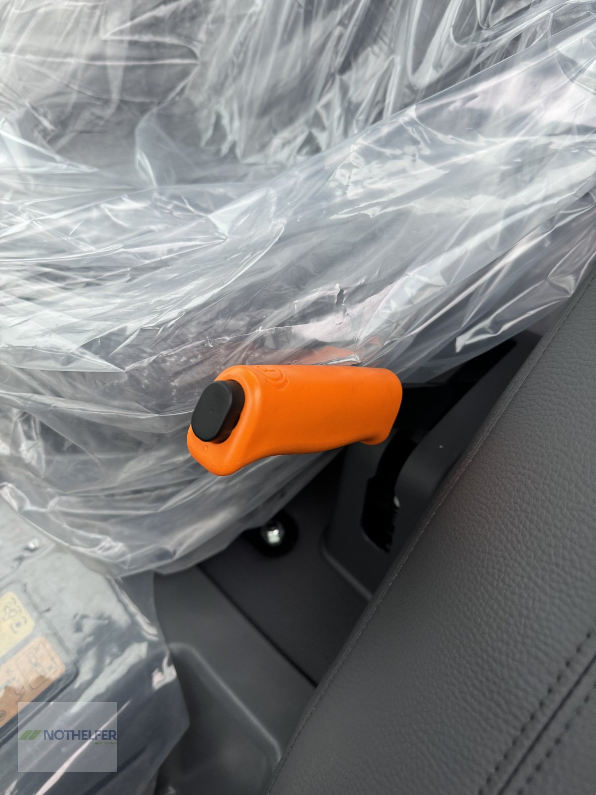 Traktor of the type Deutz-Fahr 3060, Neumaschine in Pforzen (Picture 15)