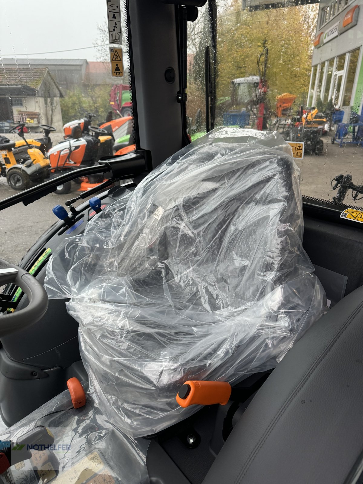 Traktor of the type Deutz-Fahr 3060, Neumaschine in Pforzen (Picture 17)