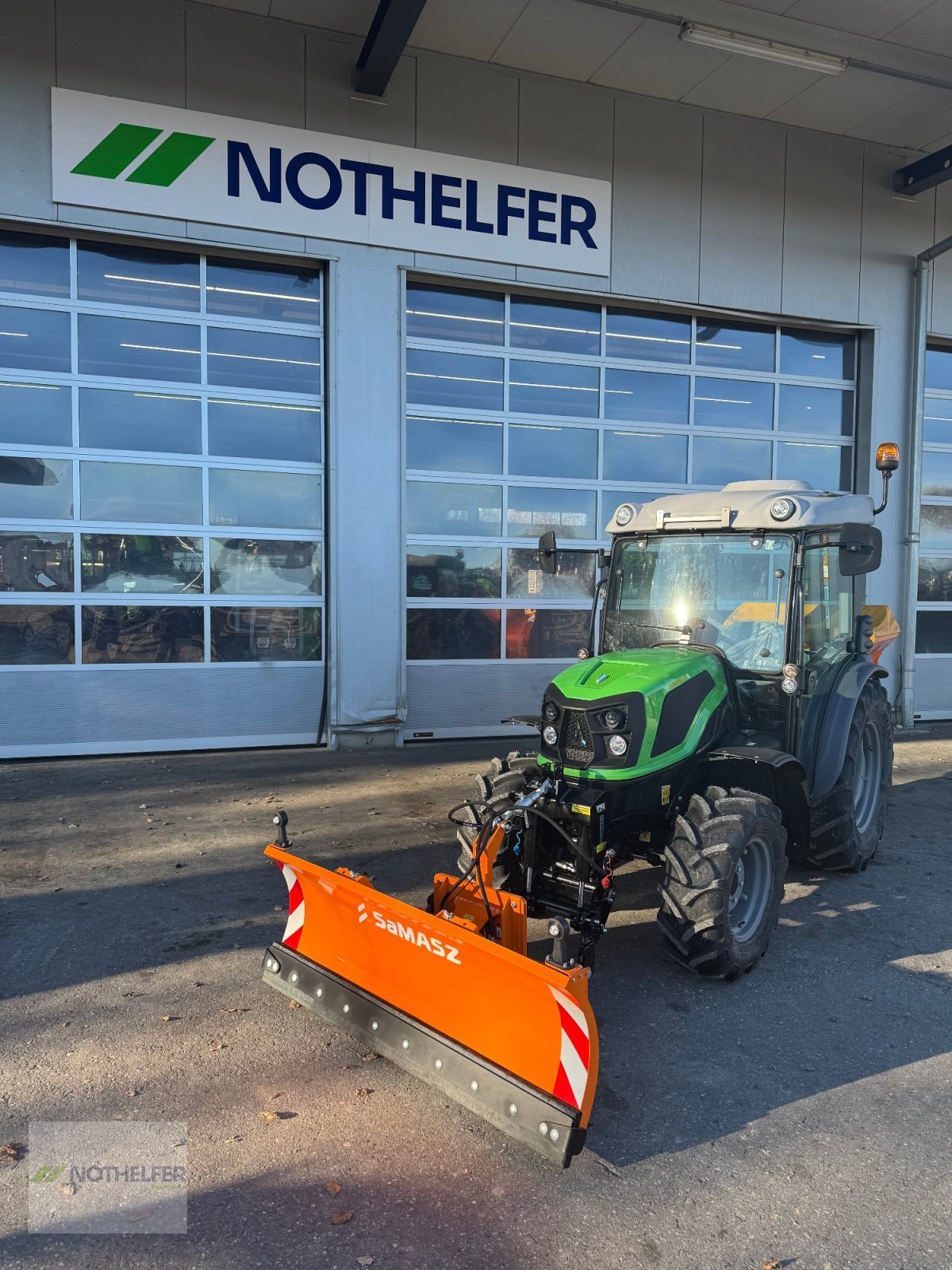 Traktor of the type Deutz-Fahr 3060, Neumaschine in Pforzen (Picture 2)