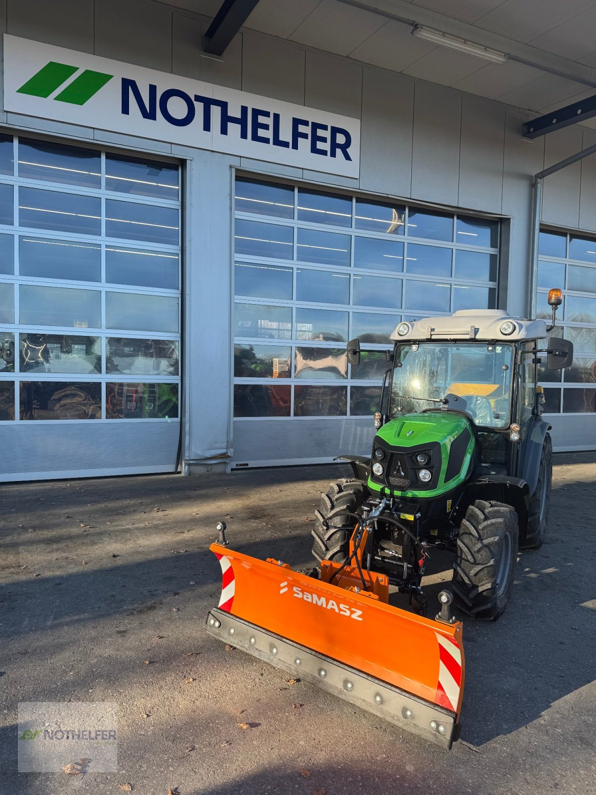 Traktor of the type Deutz-Fahr 3060, Neumaschine in Pforzen (Picture 4)