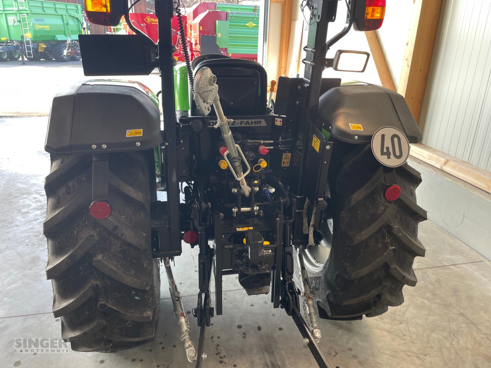 Traktor of the type Deutz-Fahr 4070 E - Allrad ohne Ad-Blue, Neumaschine in Ebenhofen (Picture 6)