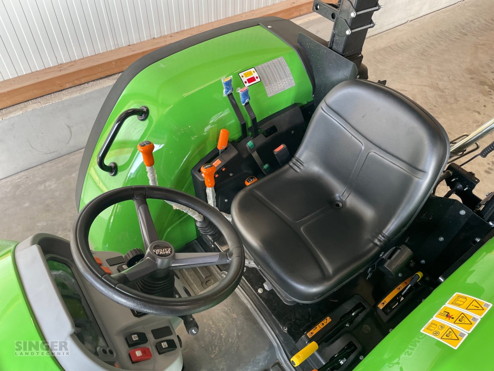 Traktor of the type Deutz-Fahr 4070 E - Allrad ohne Ad-Blue, Neumaschine in Ebenhofen (Picture 8)