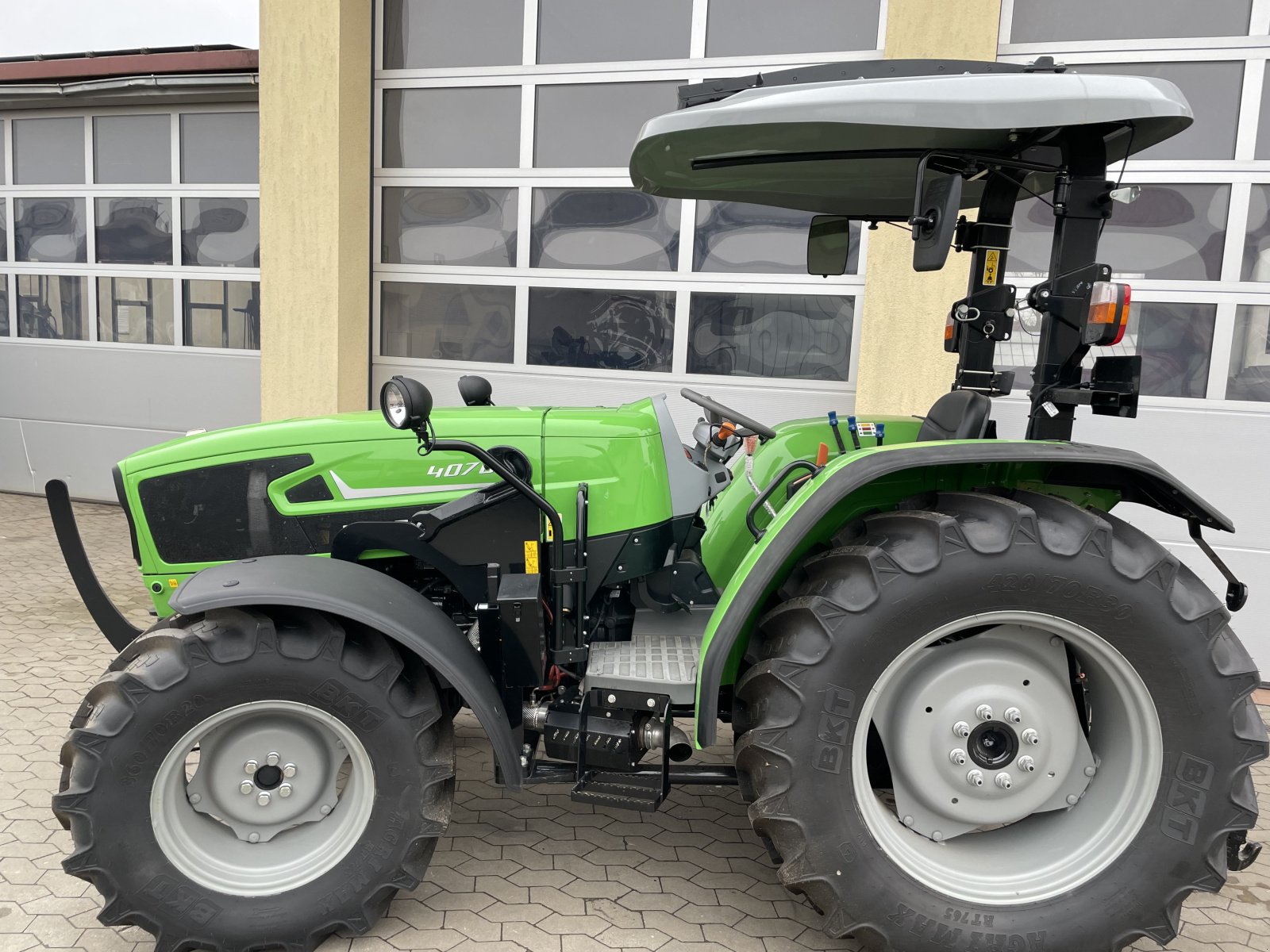 Traktor του τύπου Deutz-Fahr 4070 E GS, Neumaschine σε Nürnberg (Φωτογραφία 3)