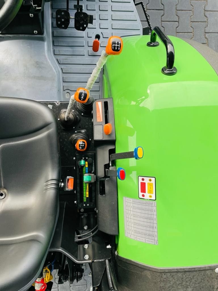 Traktor des Typs Deutz-Fahr 4070 E, Neumaschine in Coevorden (Bild 8)