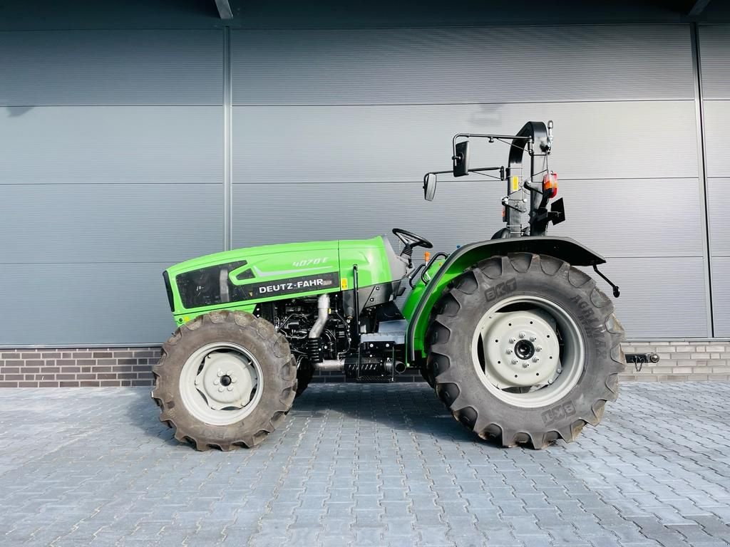 Traktor des Typs Deutz-Fahr 4070 E, Neumaschine in Coevorden (Bild 3)