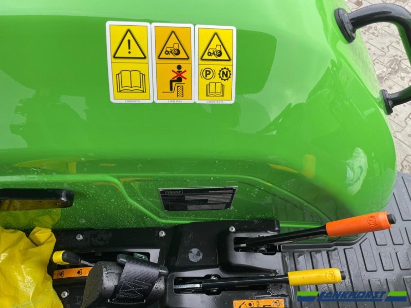 Traktor of the type Deutz-Fahr 4070 E, Neumaschine in Emsbüren (Picture 11)