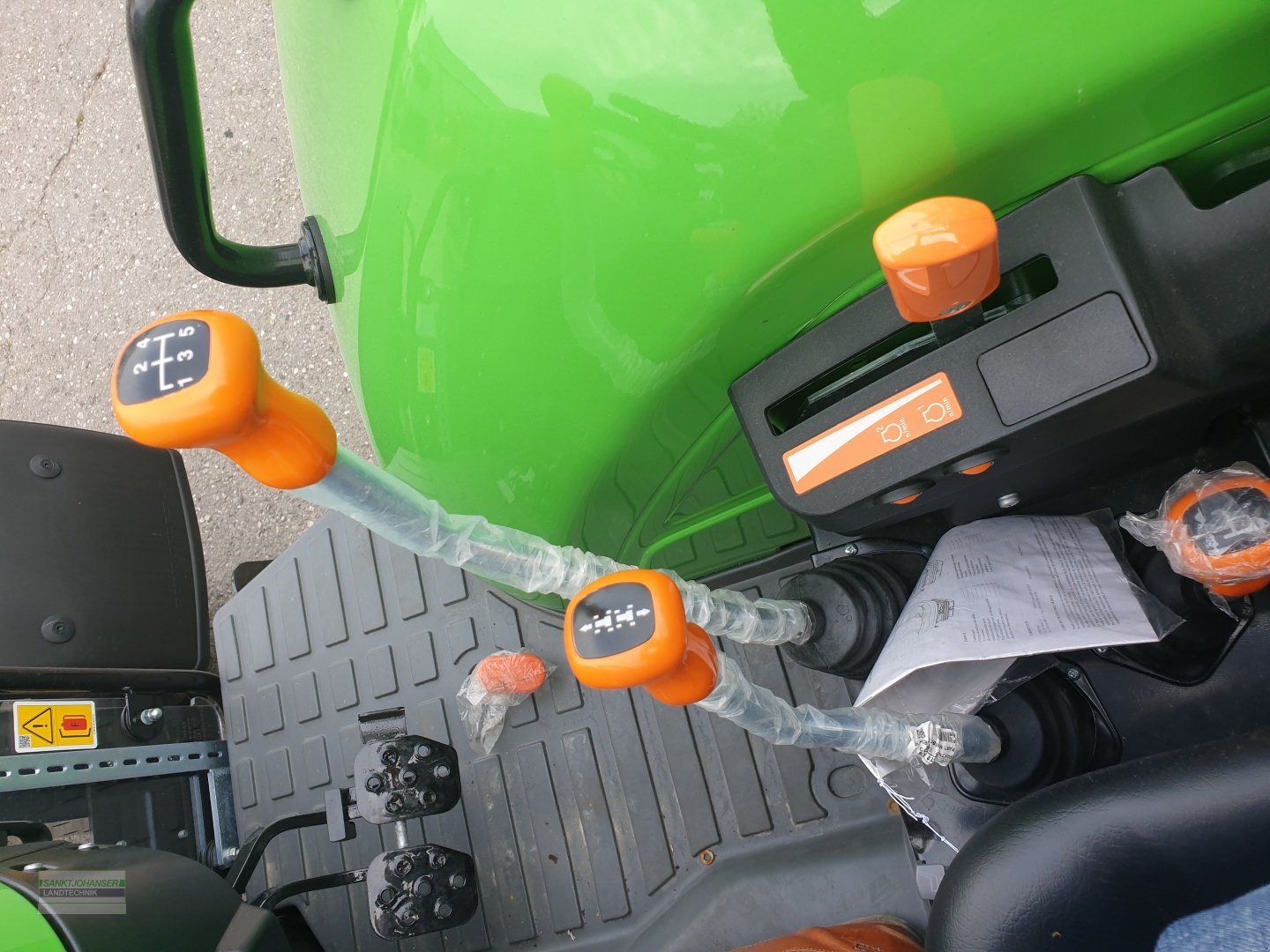 Traktor of the type Deutz-Fahr 4080 E LS -Aktionspreis-, Neumaschine in Diessen (Picture 13)