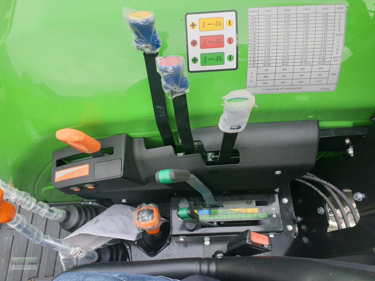 Traktor of the type Deutz-Fahr 4080 E LS -Aktionspreis-, Neumaschine in Diessen (Picture 14)