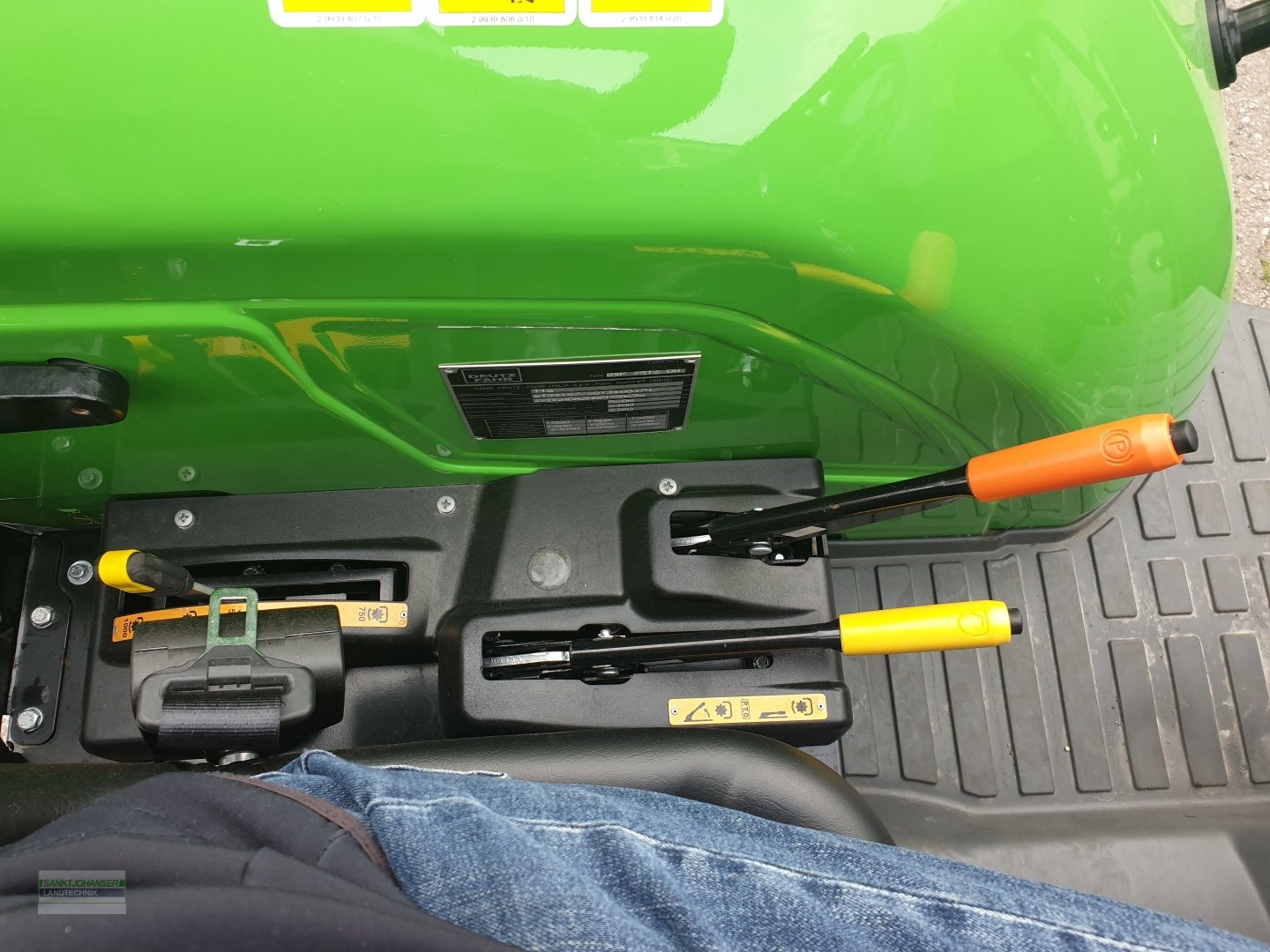 Traktor of the type Deutz-Fahr 4080 E LS -Aktionspreis-, Neumaschine in Diessen (Picture 17)