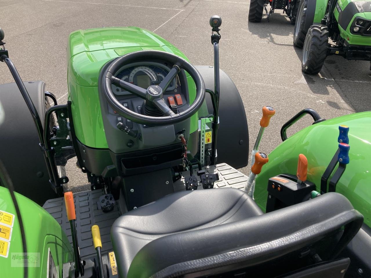 Traktor des Typs Deutz-Fahr 4080 E, Neumaschine in Uhingen (Bild 4)