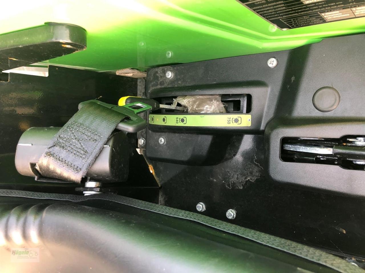 Traktor des Typs Deutz-Fahr 4080 E, Neumaschine in Uhingen (Bild 5)