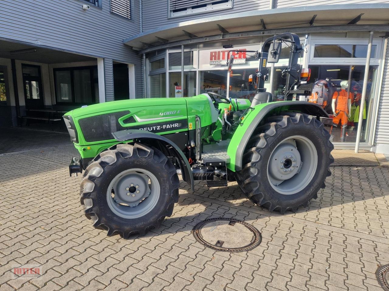 Traktor des Typs Deutz-Fahr 4080 E, Neumaschine in Zell a. H. (Bild 2)