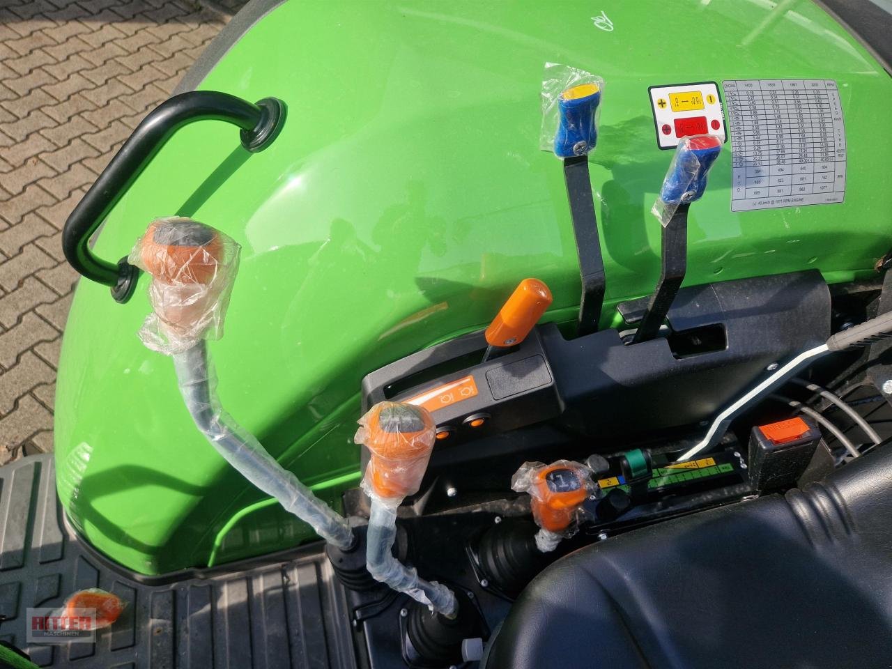 Traktor des Typs Deutz-Fahr 4080 E, Neumaschine in Zell a. H. (Bild 6)