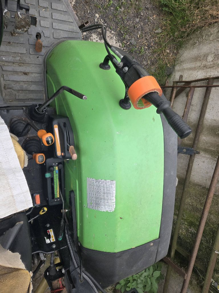 Traktor typu Deutz-Fahr 4080 E, Gebrauchtmaschine w ST MARTIN EN HAUT (Zdjęcie 3)