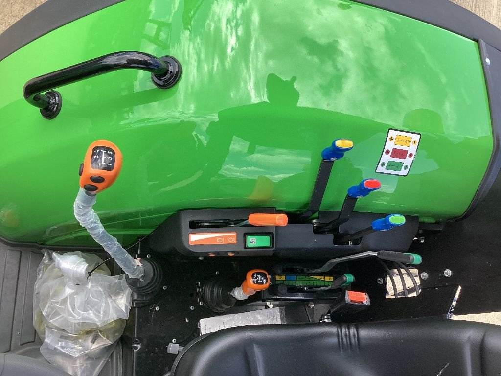 Traktor of the type Deutz-Fahr 4080 E, Gebrauchtmaschine in AUMONT AUBRAC (Picture 8)