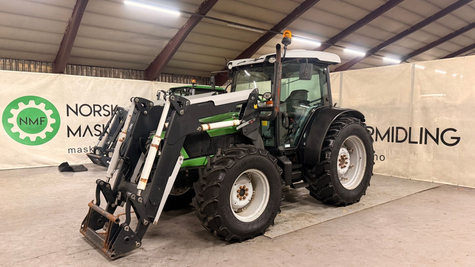 Traktor des Typs Deutz-Fahr 420, Gebrauchtmaschine in Ølen (Bild 1)