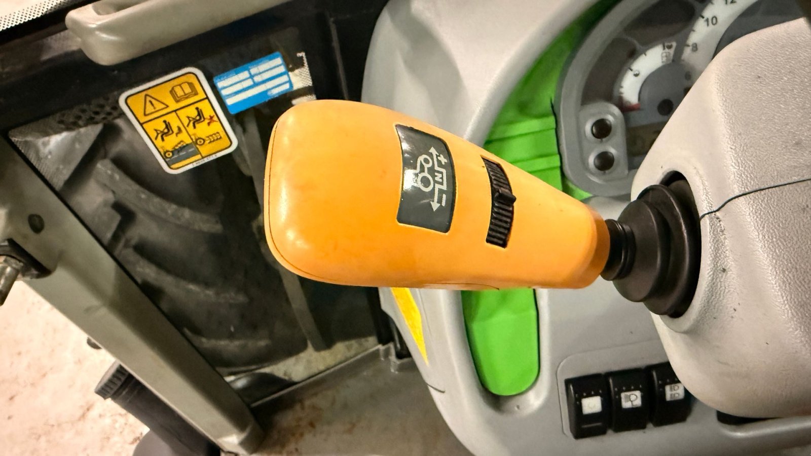 Traktor des Typs Deutz-Fahr 420, Gebrauchtmaschine in Ølen (Bild 17)