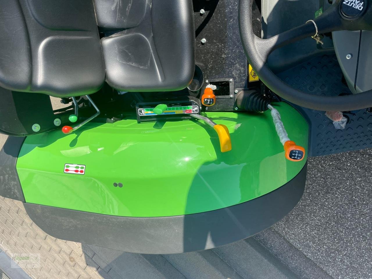 Traktor of the type Deutz-Fahr 5070 DF KEYLINE, Neumaschine in Uhingen (Picture 3)