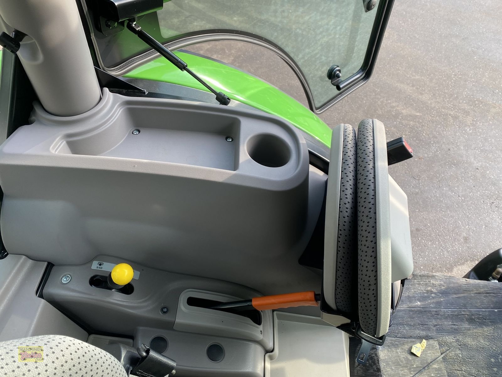 Traktor of the type Deutz-Fahr 5075 Keyline, Neumaschine in Kötschach (Picture 21)