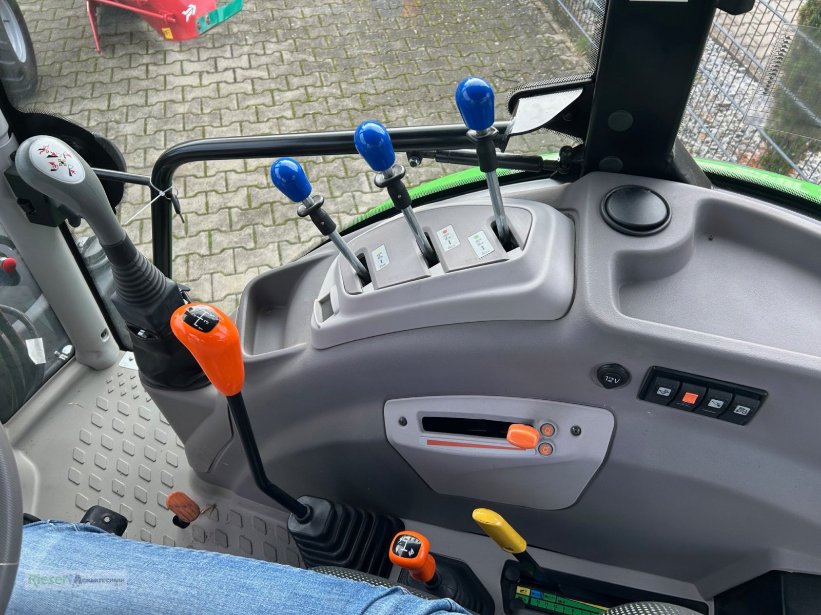 Traktor van het type Deutz-Fahr 5080 D B-Modell, Komfortausstattung, Industrielader, Gebrauchtmaschine in Nördlingen (Foto 7)