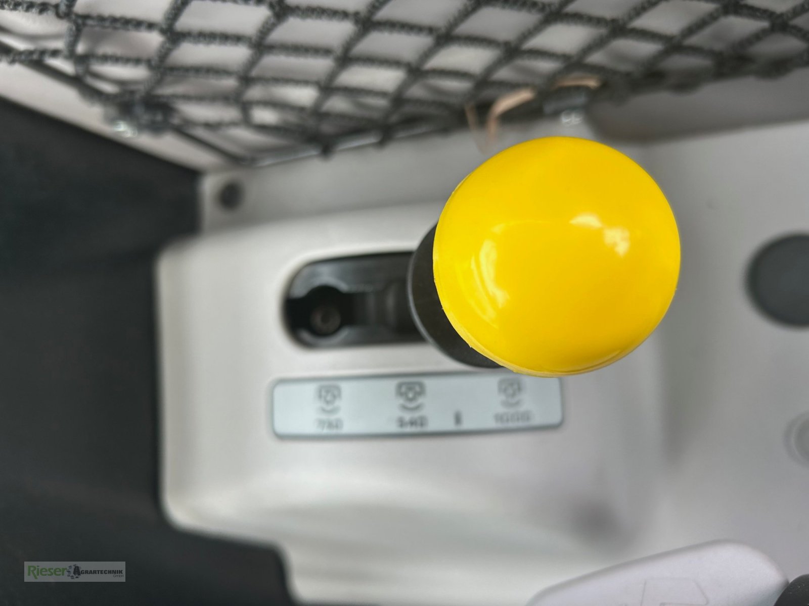 Traktor van het type Deutz-Fahr 5080 D B-Modell, Komfortausstattung, Industrielader, Gebrauchtmaschine in Nördlingen (Foto 10)