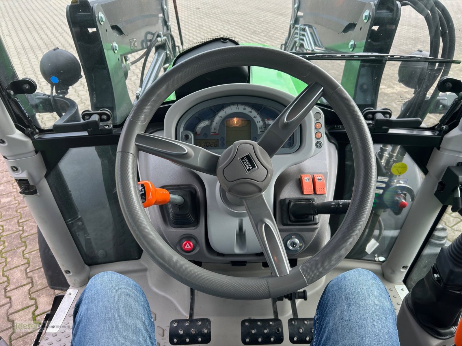 Traktor van het type Deutz-Fahr 5080 D B-Modell, Komfortausstattung, Industrielader, Gebrauchtmaschine in Nördlingen (Foto 11)