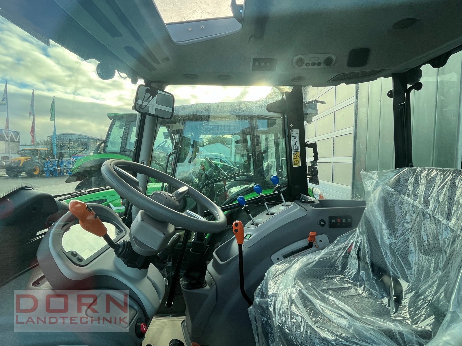 Traktor des Typs Deutz-Fahr 5080 D GS, Neumaschine in Bruckberg (Bild 4)