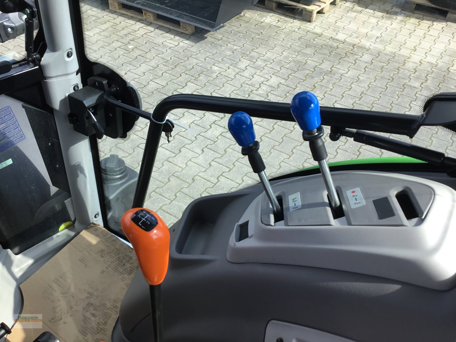 Traktor of the type Deutz-Fahr 5080 D KEYLINE, Neumaschine in Niederstetten (Picture 6)