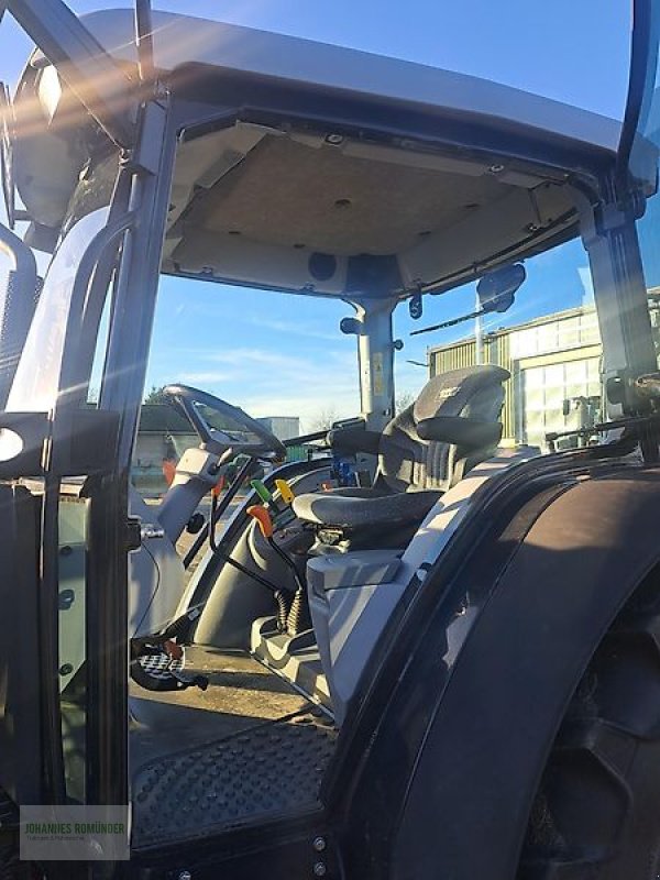 Traktor des Typs Deutz-Fahr 5090.4 D  original 930 Stunden , Klima , Druckluft !!!, Gebrauchtmaschine in Leichlingen (Bild 8)