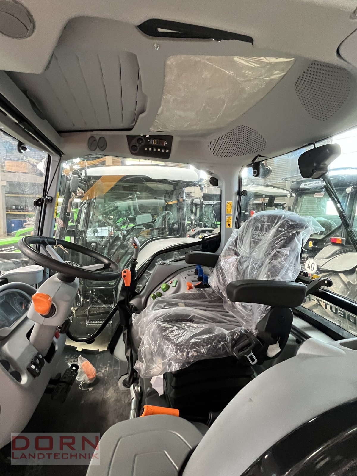 Traktor des Typs Deutz-Fahr 5095 D/GS, Neumaschine in Bruckberg (Bild 4)