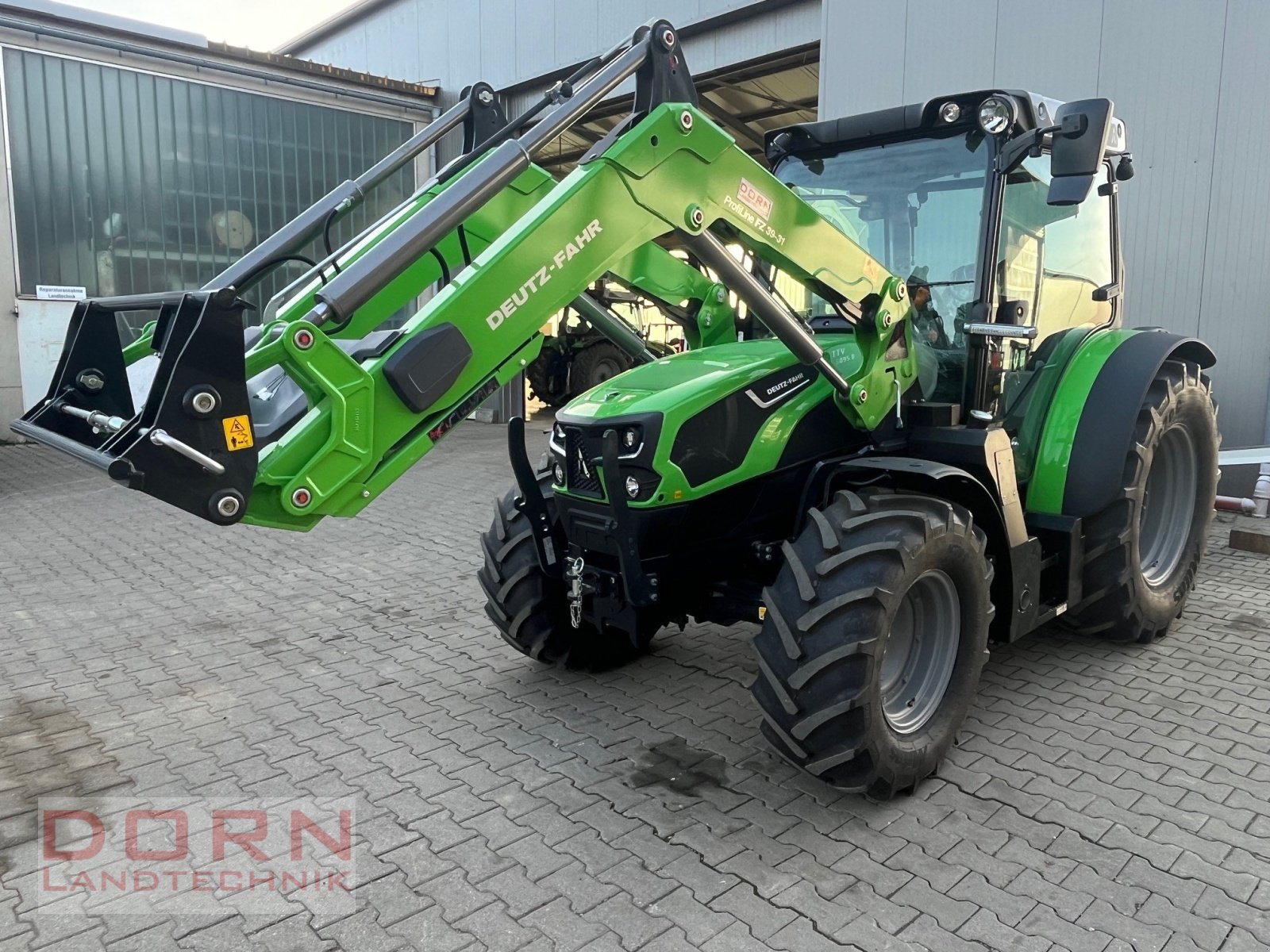 Traktor of the type Deutz-Fahr 5095 D TTV AKTION  Frontlader 1,- €, Neumaschine in Bruckberg (Picture 1)