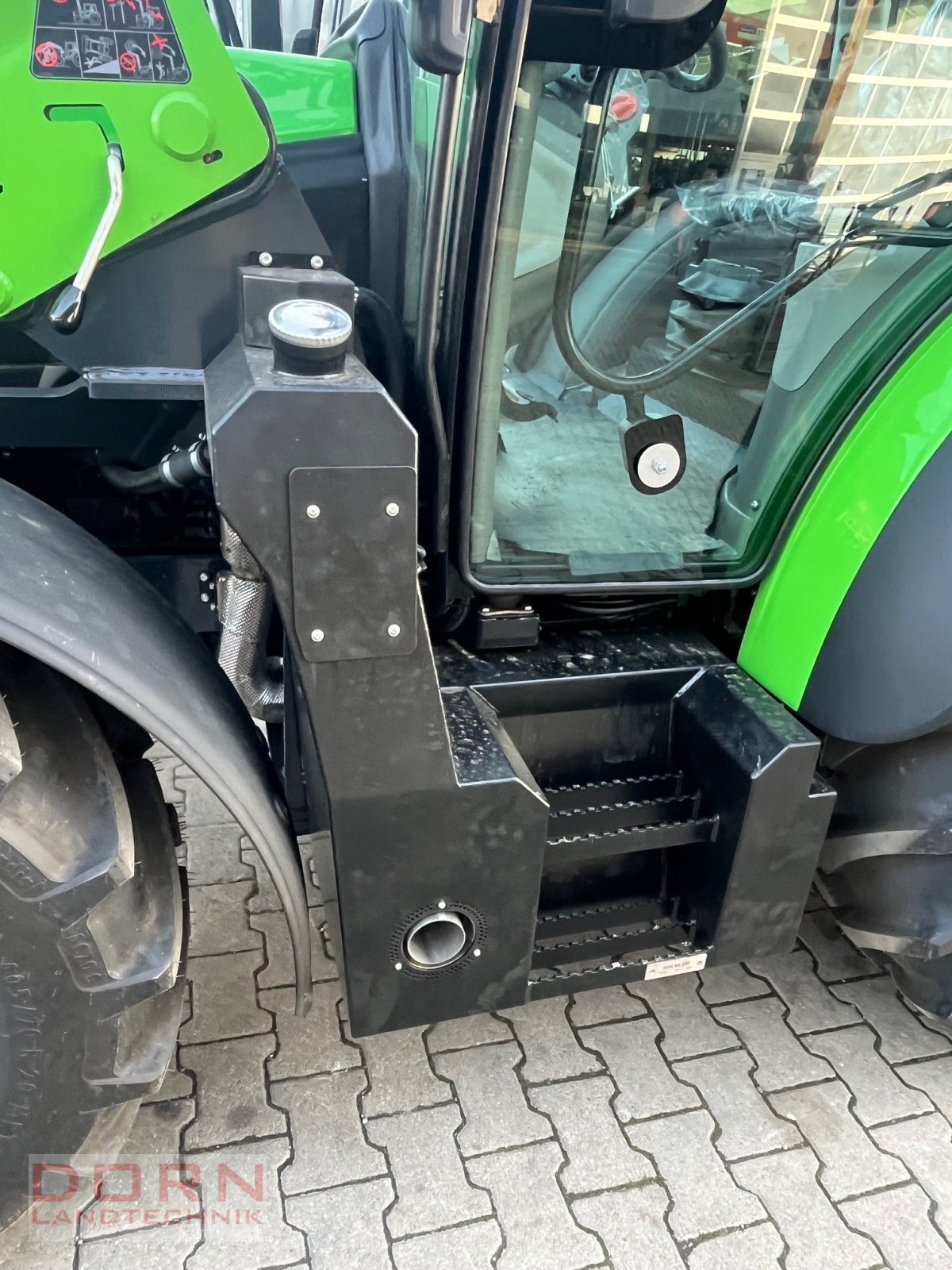 Traktor of the type Deutz-Fahr 5095 D TTV AKTION  Frontlader 1,- €, Neumaschine in Bruckberg (Picture 4)