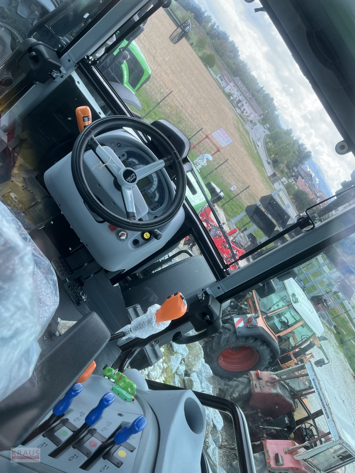 Traktor of the type Deutz-Fahr 5095 D, Neumaschine in Geiersthal (Picture 3)