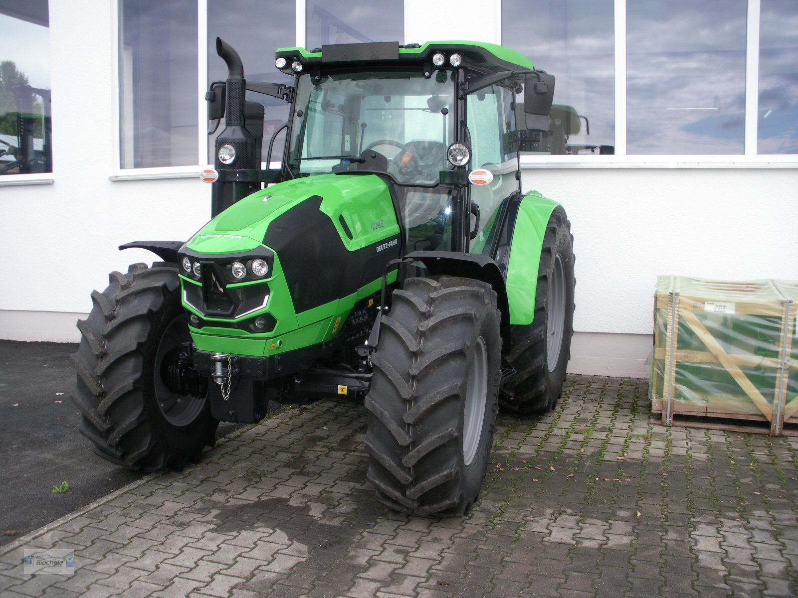 Traktor of the type Deutz-Fahr 5095 GS, Neumaschine in Bronnen (Picture 3)