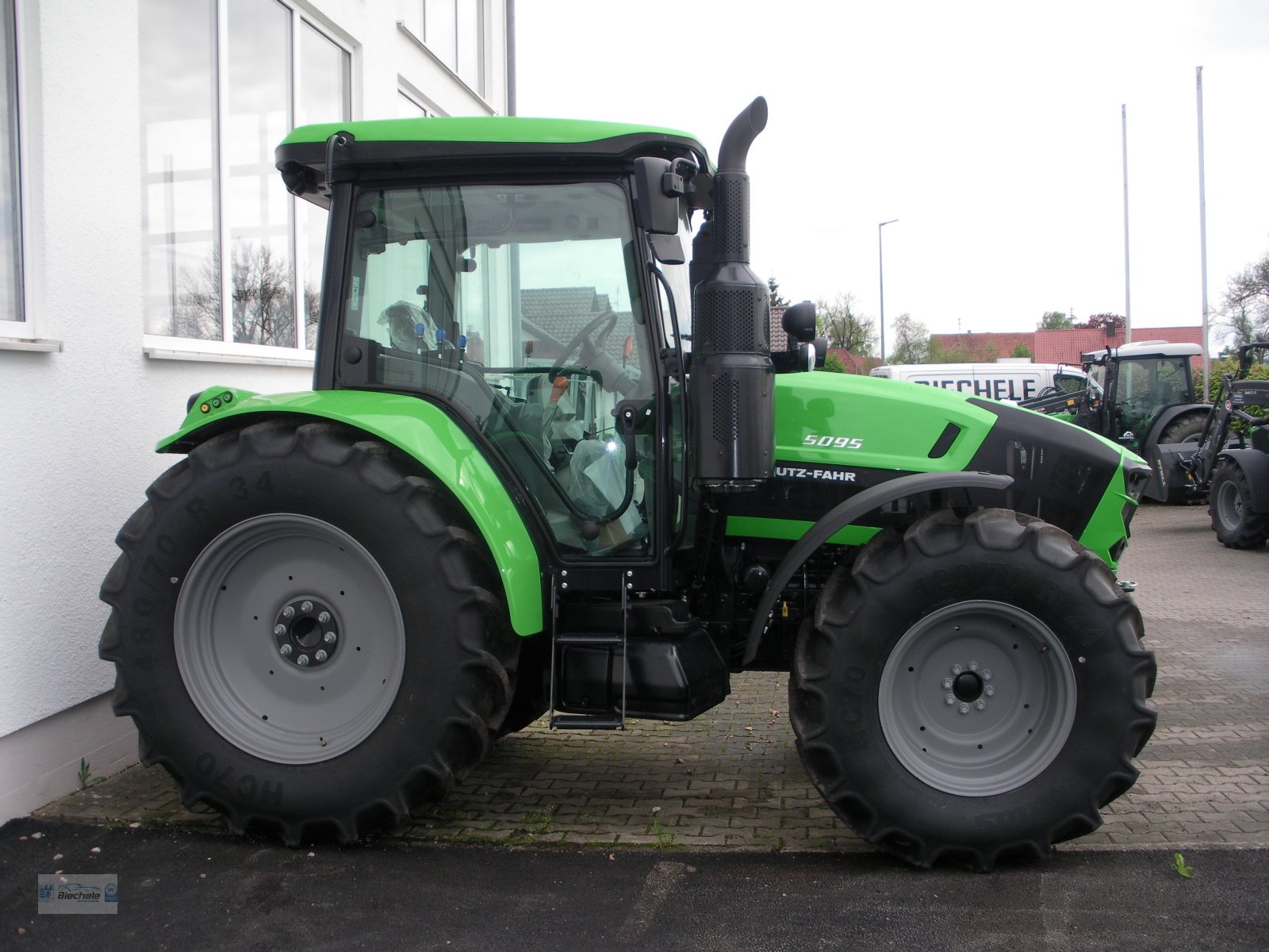Traktor des Typs Deutz-Fahr 5095 GS, Neumaschine in Bronnen (Bild 4)